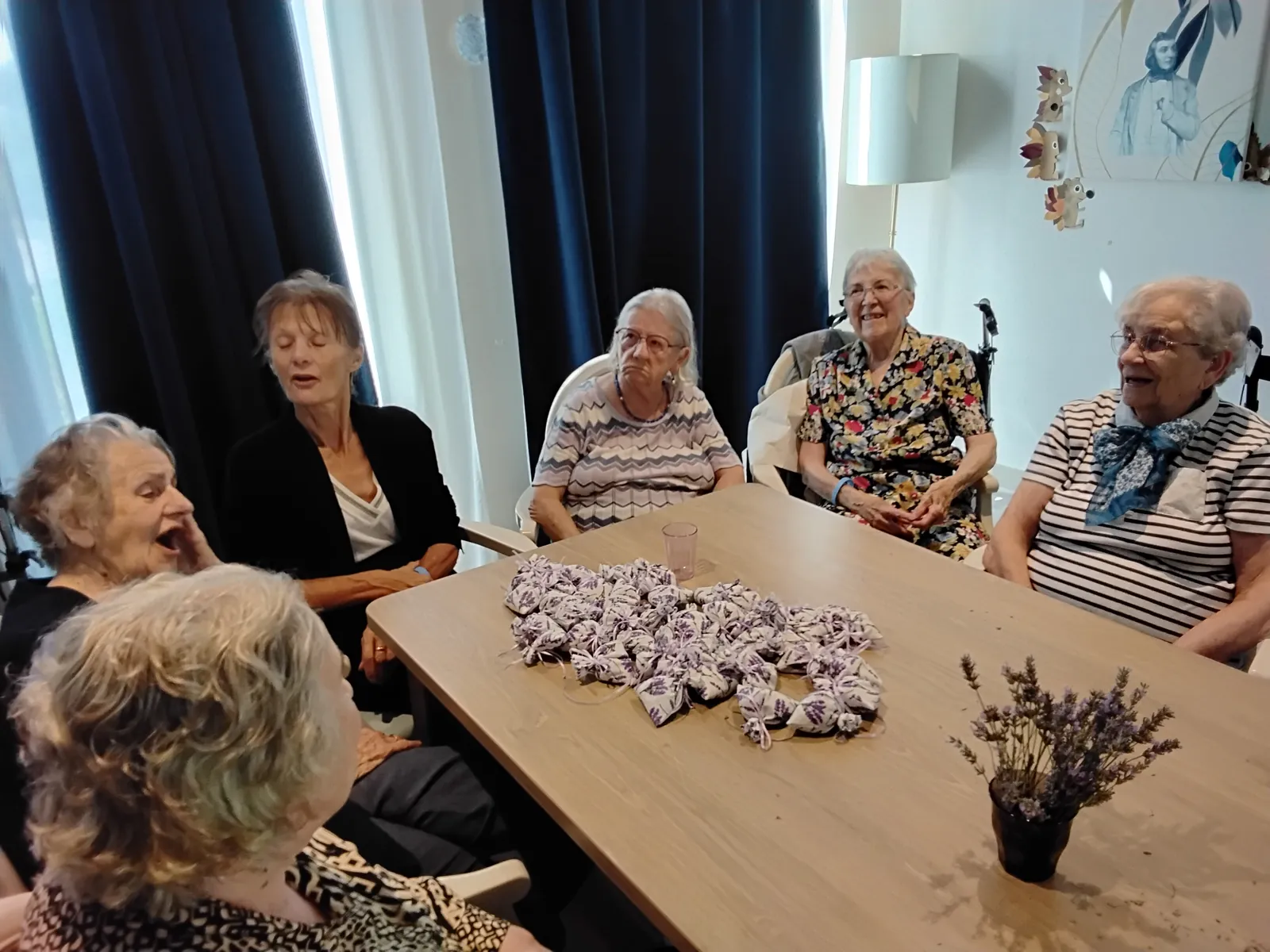 Sachets de Lavande avec Cécile à la résidence Saint-Jean d'Agen