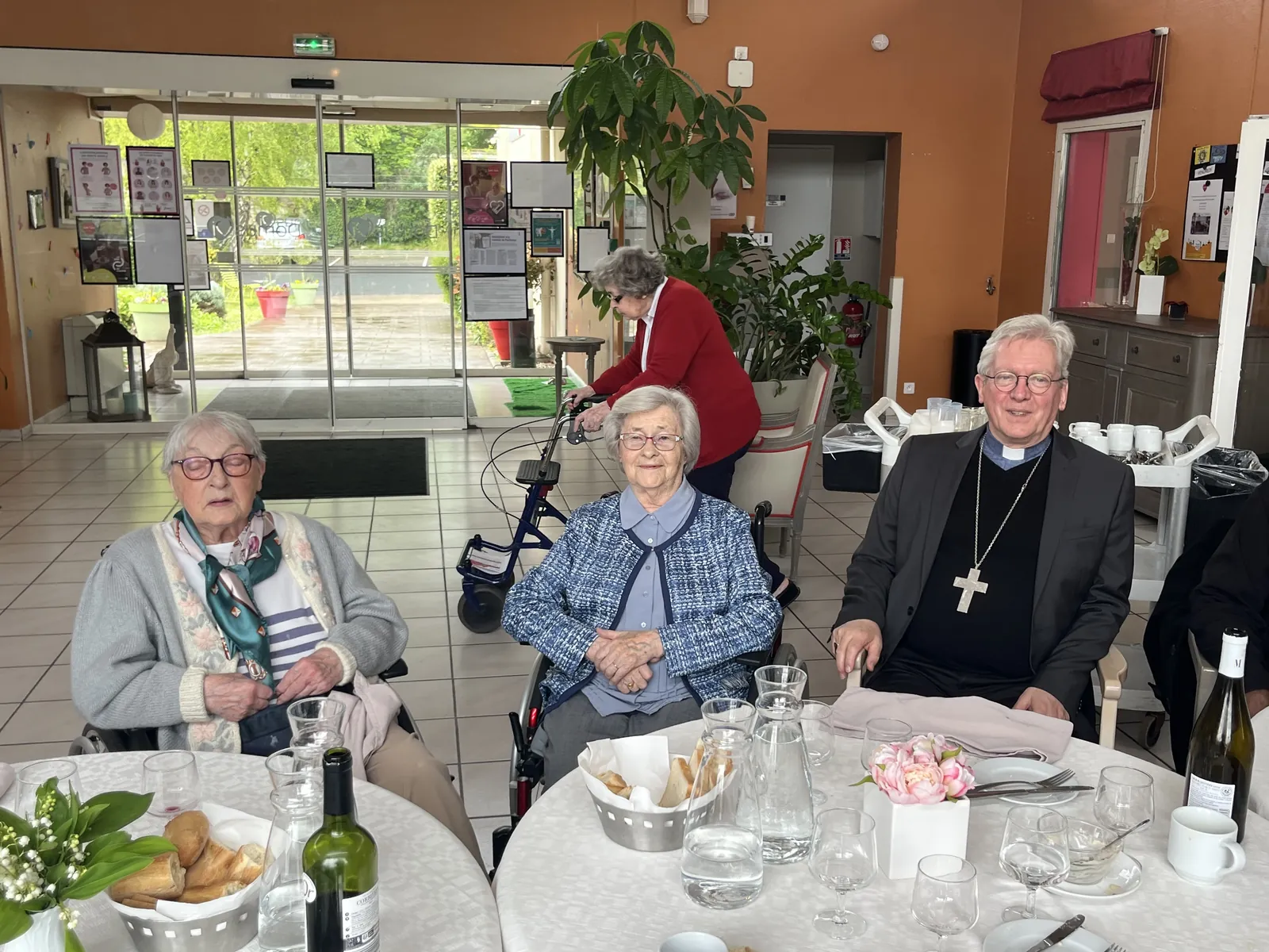Venue de l'évêque de Beauvais à la résidence