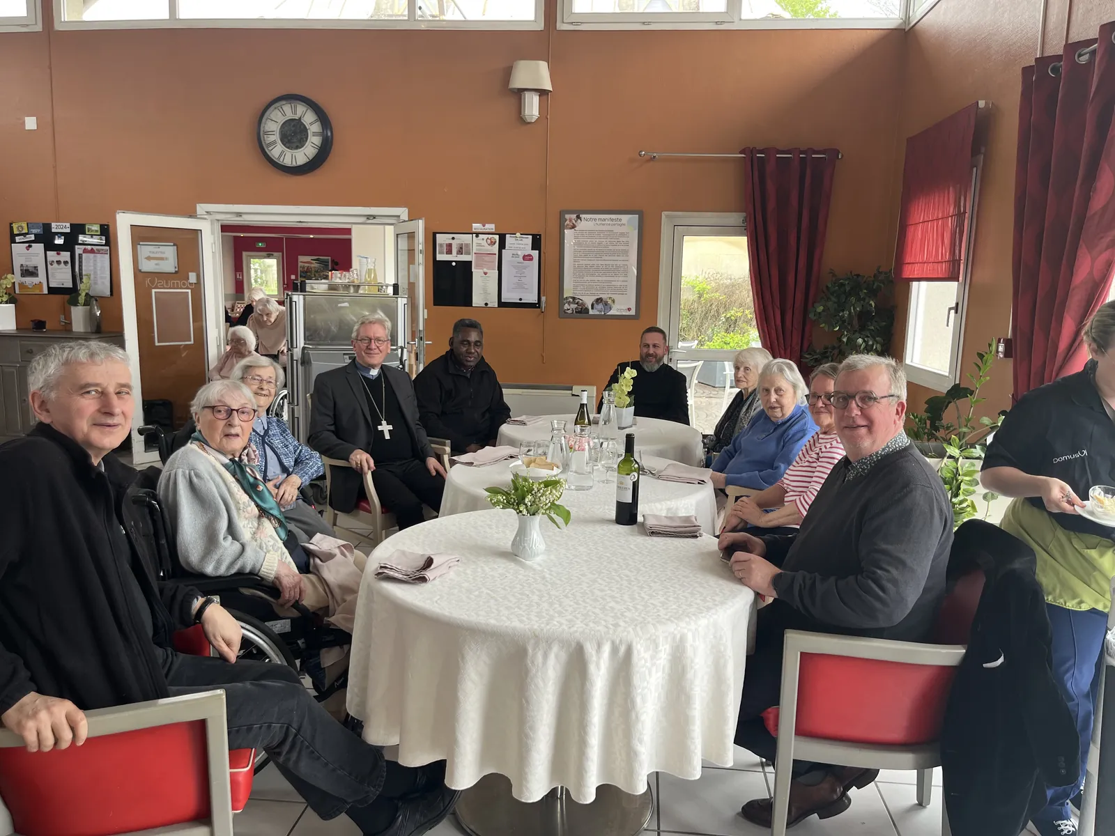 Venue de l'évêque de Beauvais à la résidence