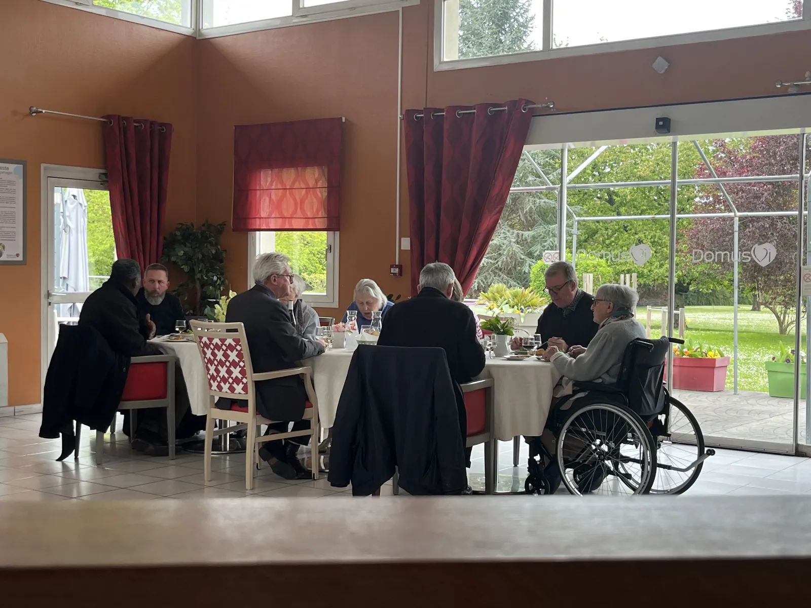 Venue de l'évêque de Beauvais à la résidence