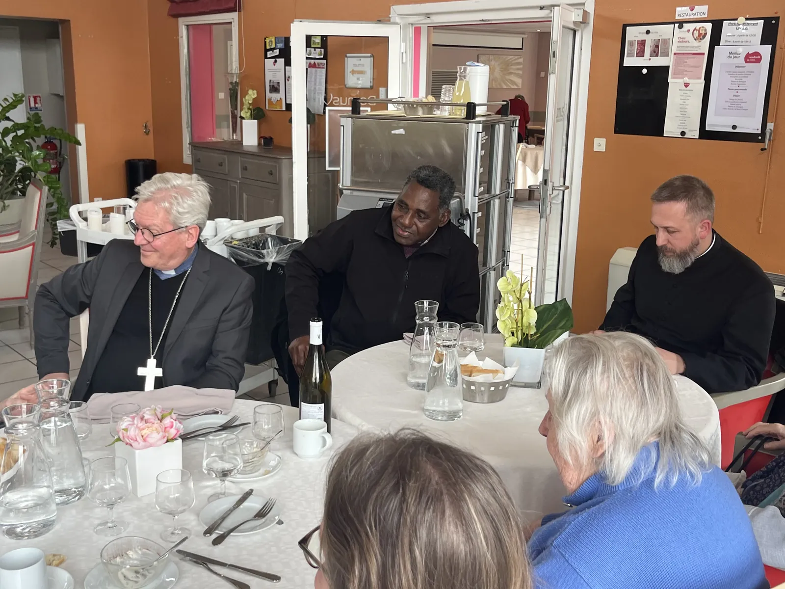 Venue de l'évêque de Beauvais à la résidence