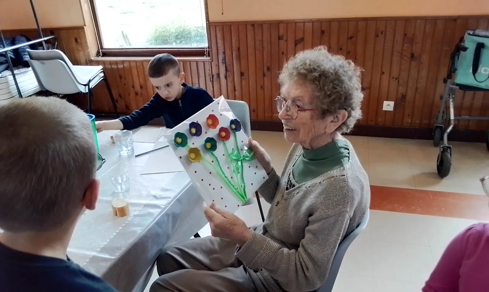 Déjeuner avec les enfants de l'école de Domptin