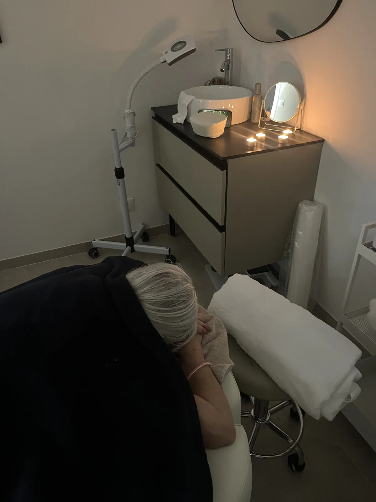 Un moment de douceur bien mérité pour l’une de nos résidentes