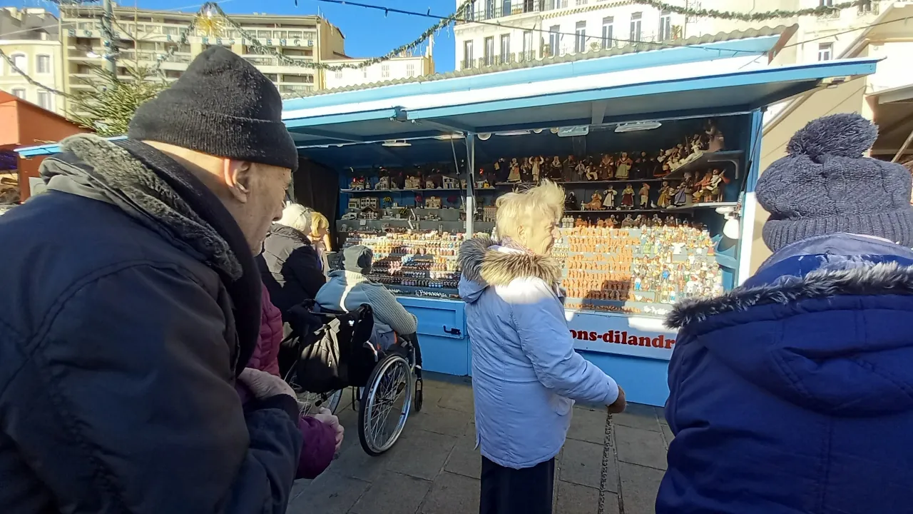 PROMENADE A LA FOIRE AUX SANTONS 