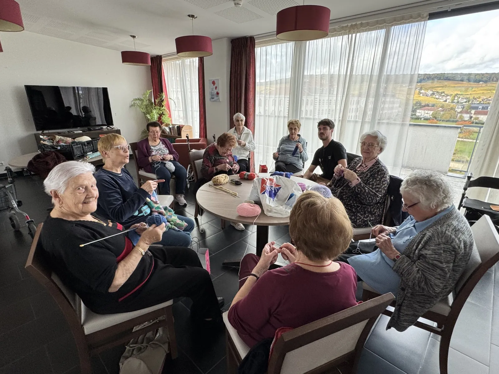 Atelier tricot à la résidence cet après-midi !