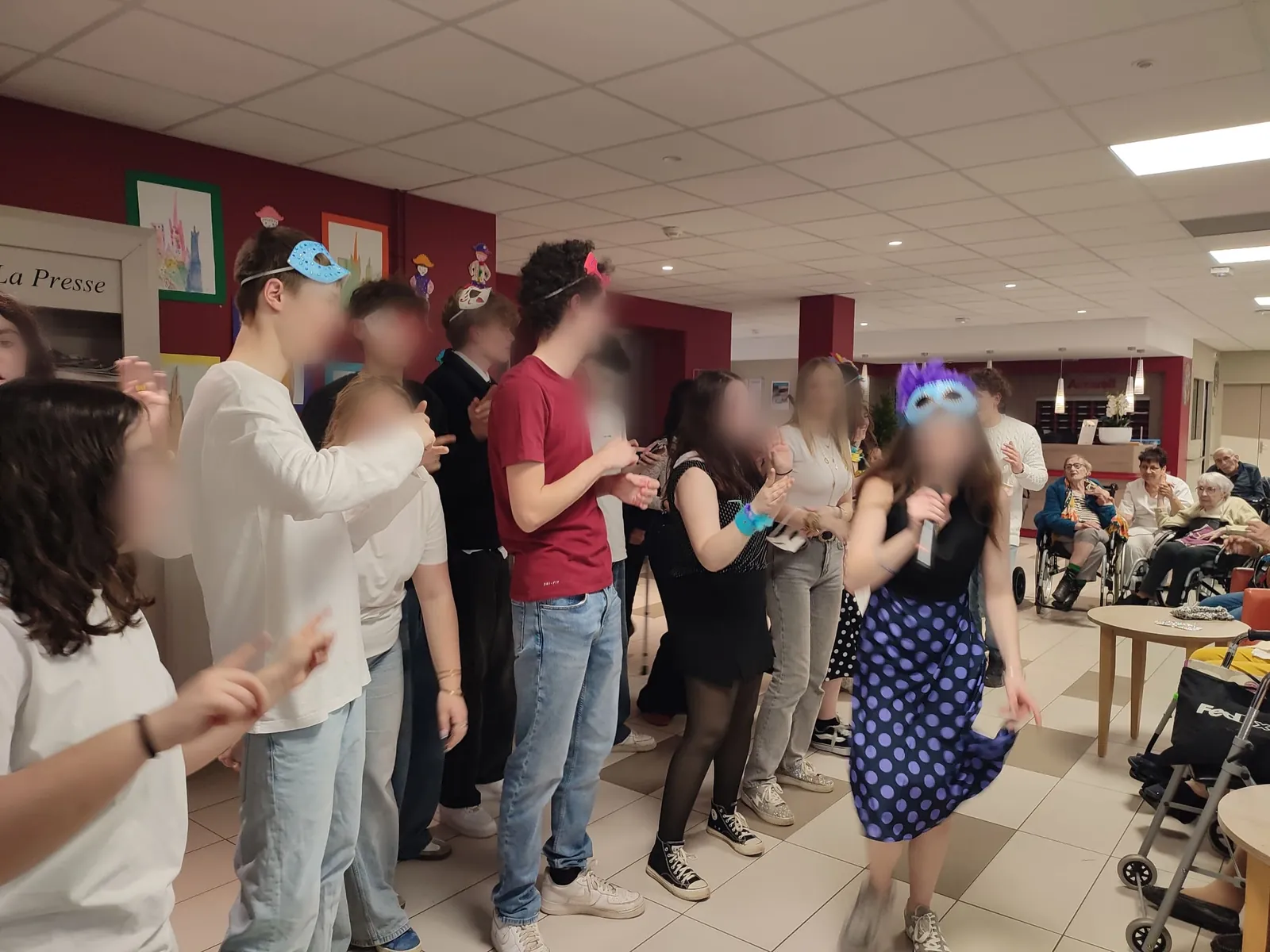 FLASH BACK : Une fête haute en couleurs à la Résidence Méridienne pour le carnaval !