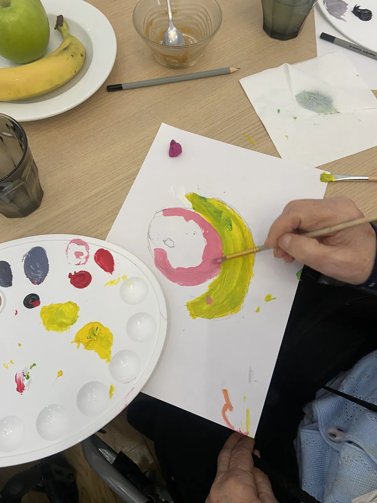 Atelier peinture avec Mme Rhoart : une immersion artistique réussie