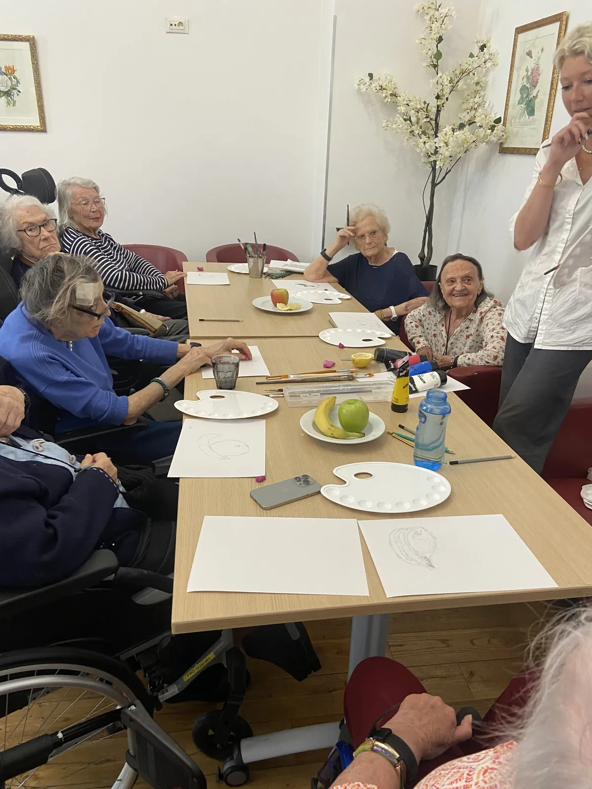 Atelier peinture avec Mme Rhoart : une immersion artistique réussie