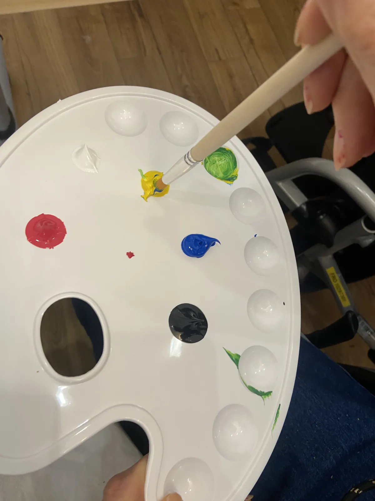 Atelier peinture avec Mme Rhoart : une immersion artistique réussie