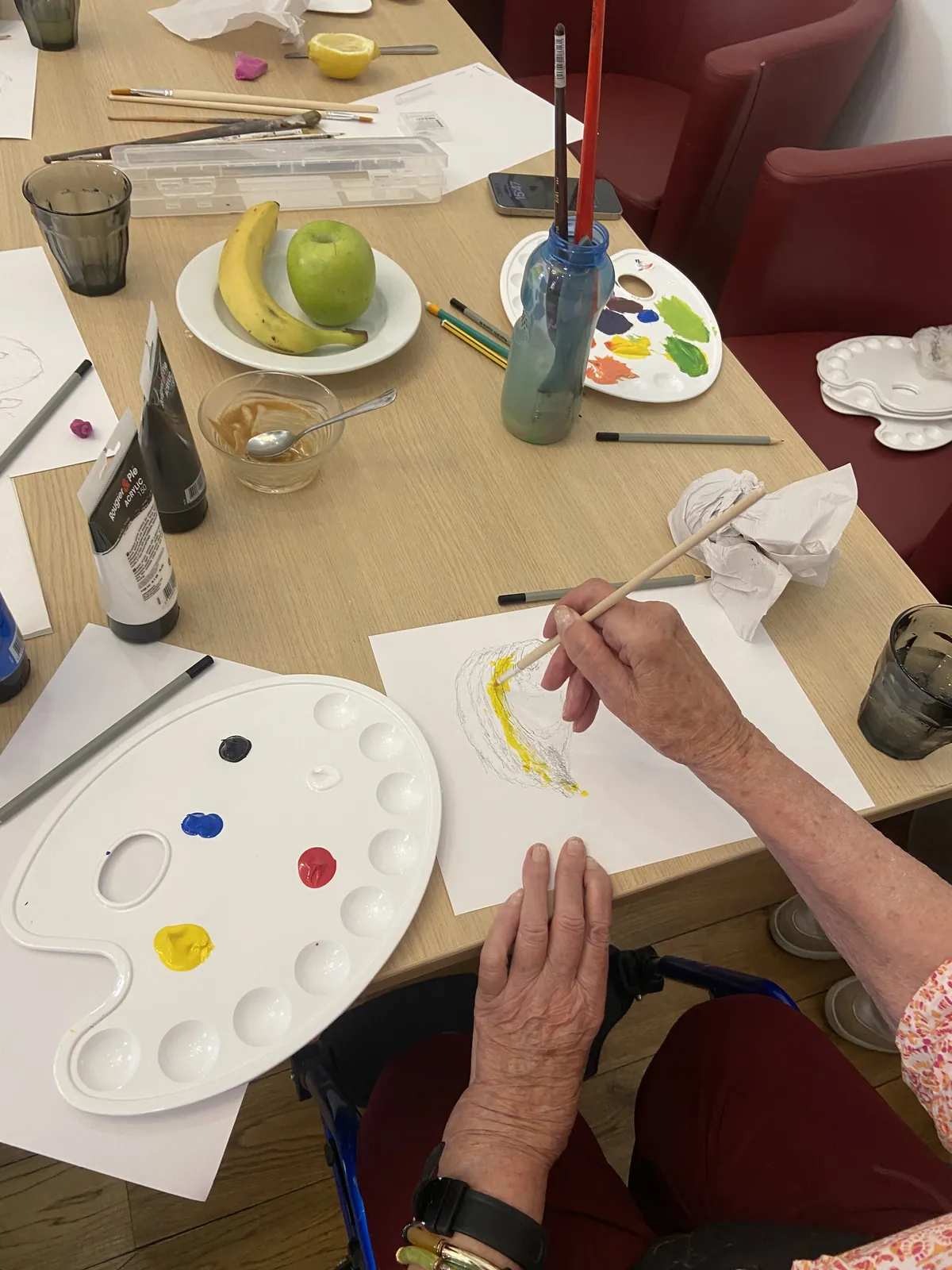 Atelier peinture avec Mme Rhoart : une immersion artistique réussie