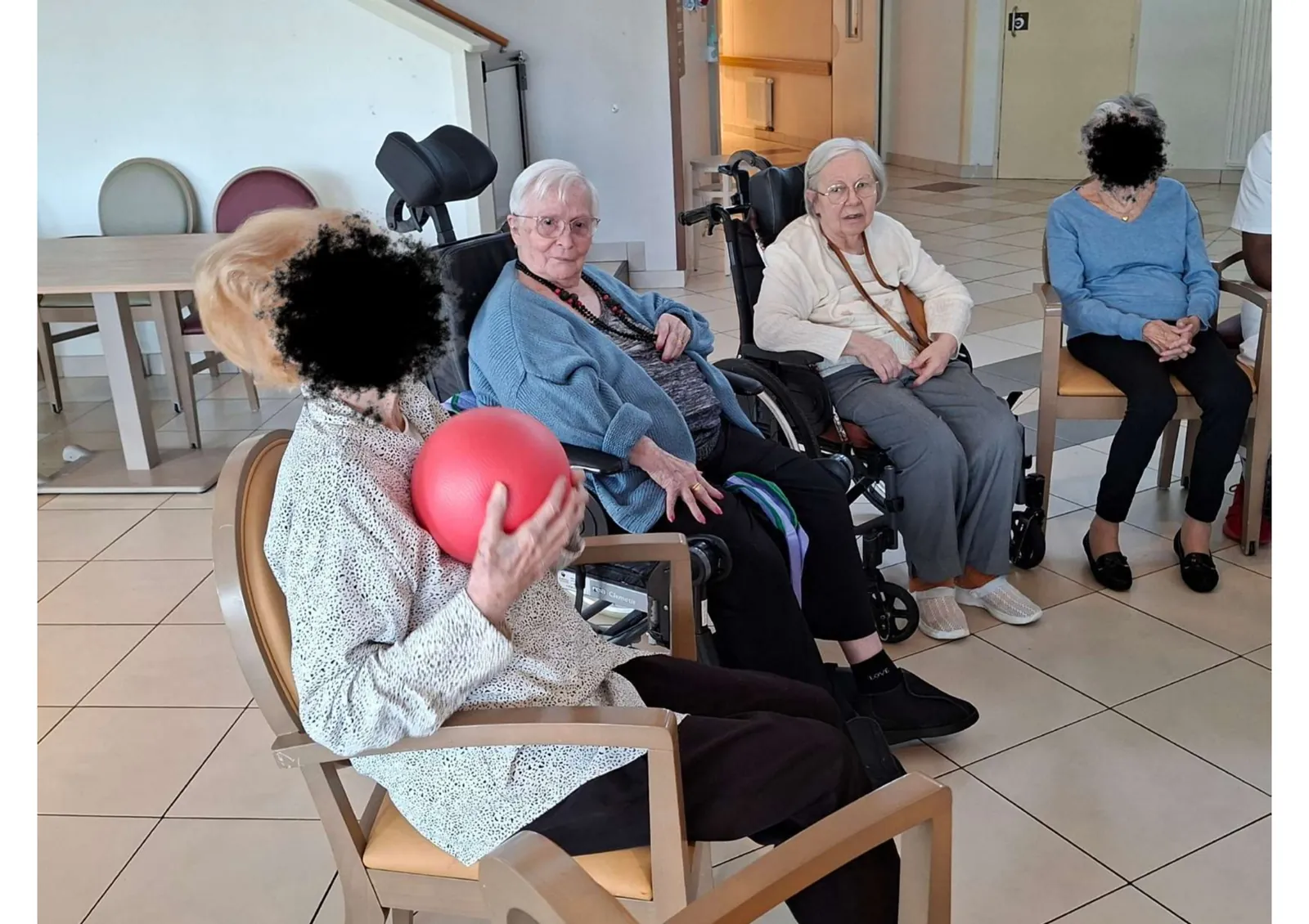 Bouger en douceur : jeux de balles et de précision