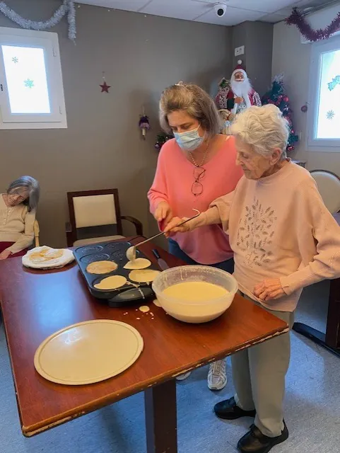 Atelier crêpes à l’Unité de Vie Protégée