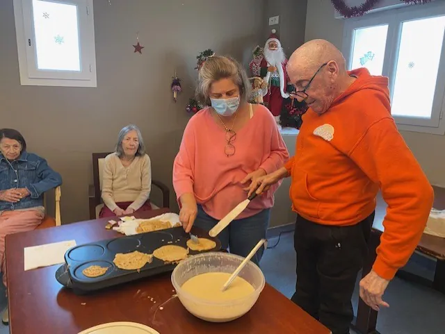 Atelier crêpes à l’Unité de Vie Protégée