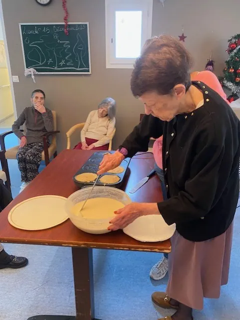 Atelier crêpes à l’Unité de Vie Protégée