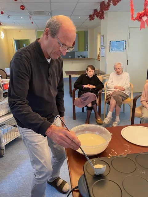 Atelier crêpes à l’Unité de Vie Protégée