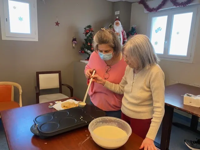 Atelier crêpes à l’Unité de Vie Protégée