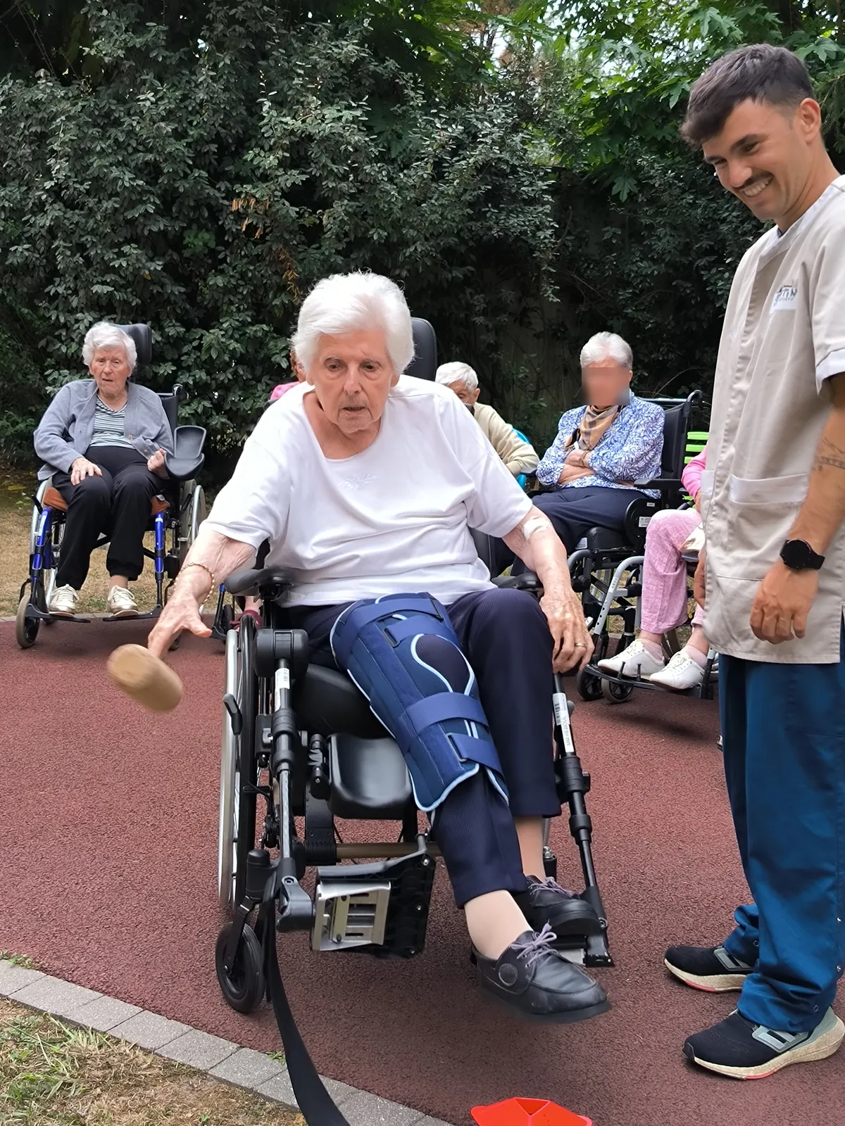 Entre compétition et éclats de rire : après-midi Molkky au jardin