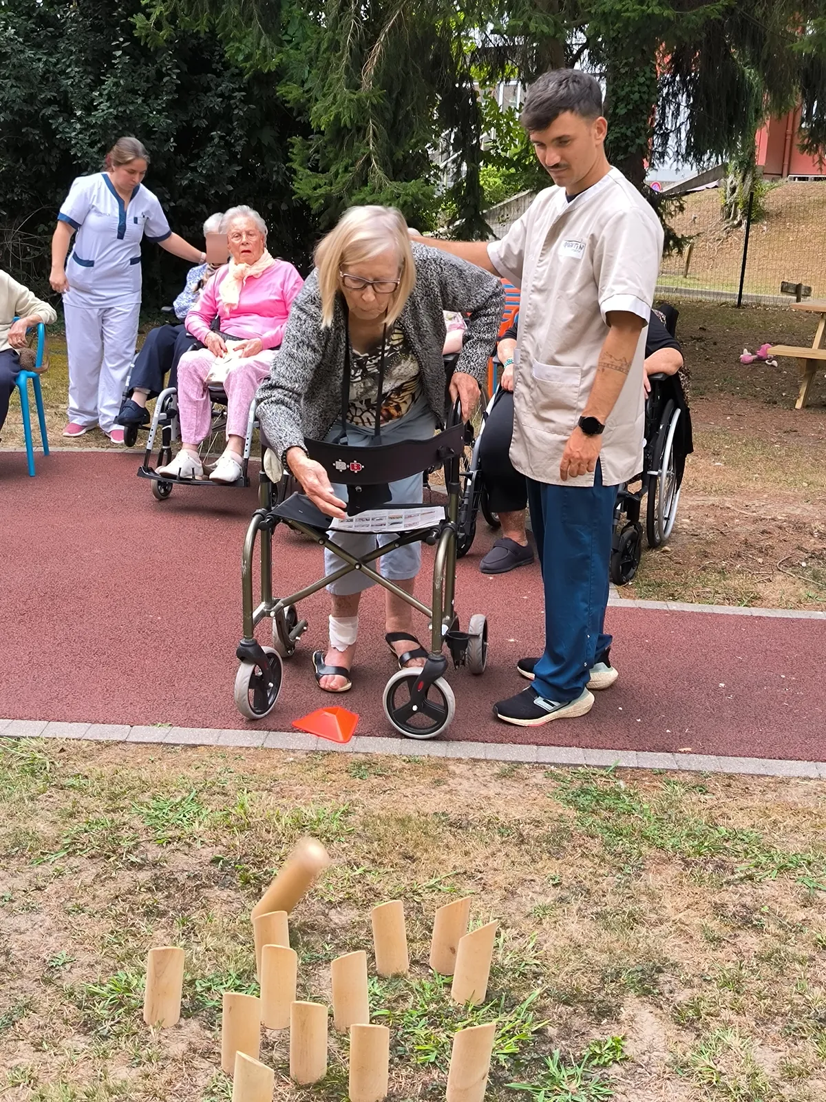 Entre compétition et éclats de rire : après-midi Molkky au jardin
