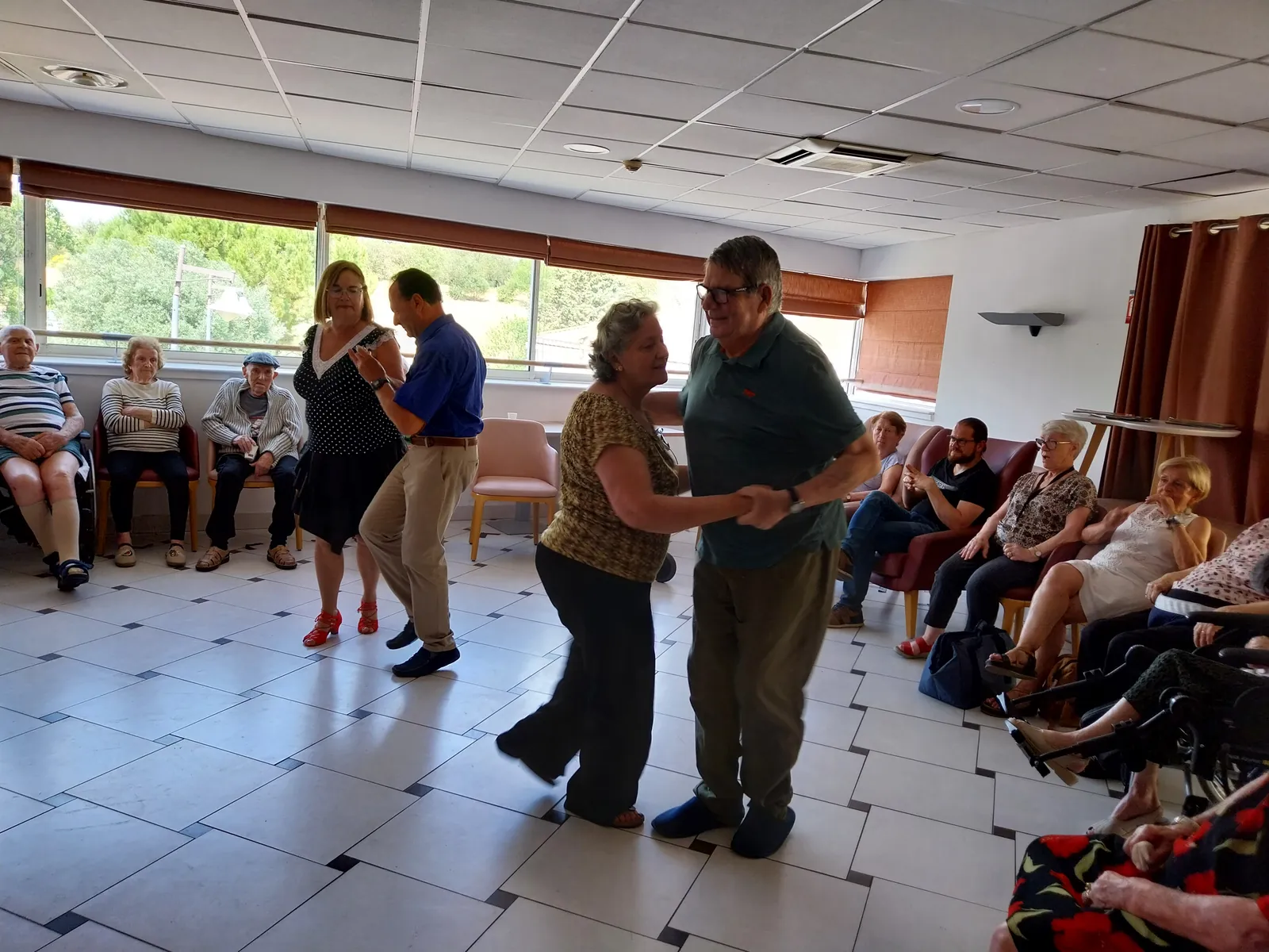 DEMONSTRATION ET COURS DE DANSE DE SALON 