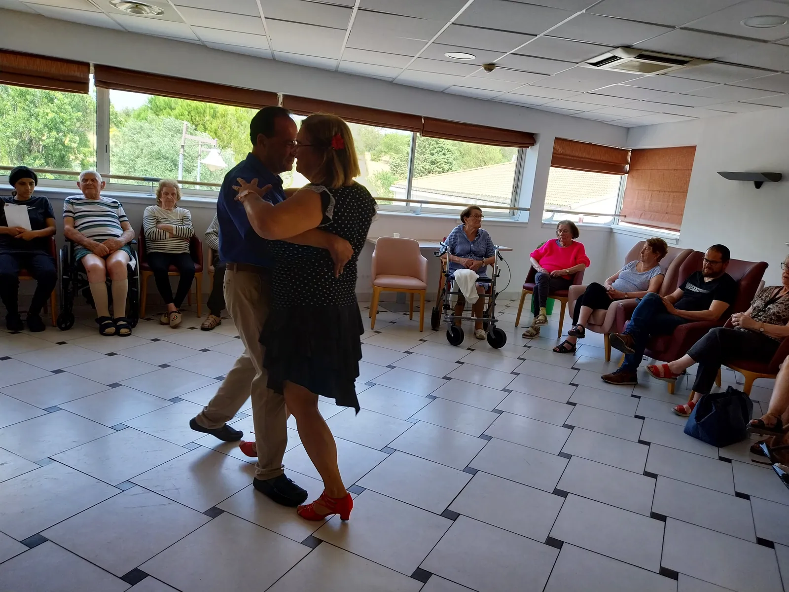 DEMONSTRATION ET COURS DE DANSE DE SALON 