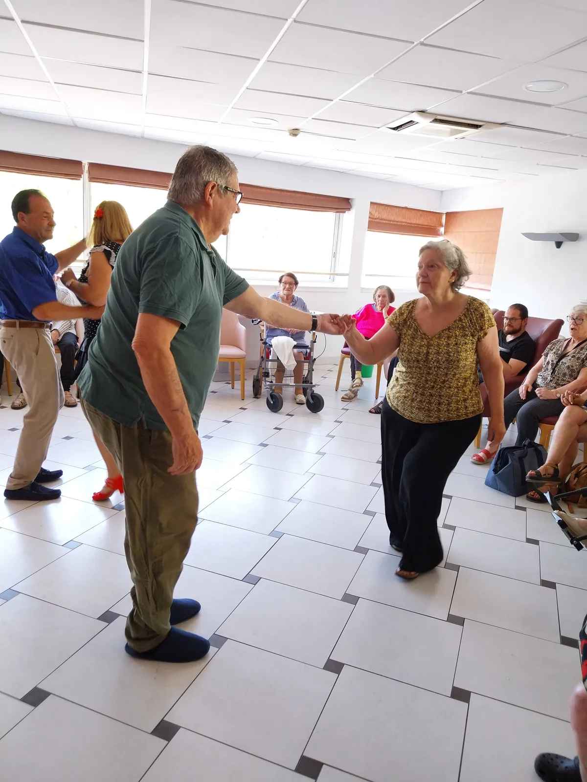 DEMONSTRATION ET COURS DE DANSE DE SALON 