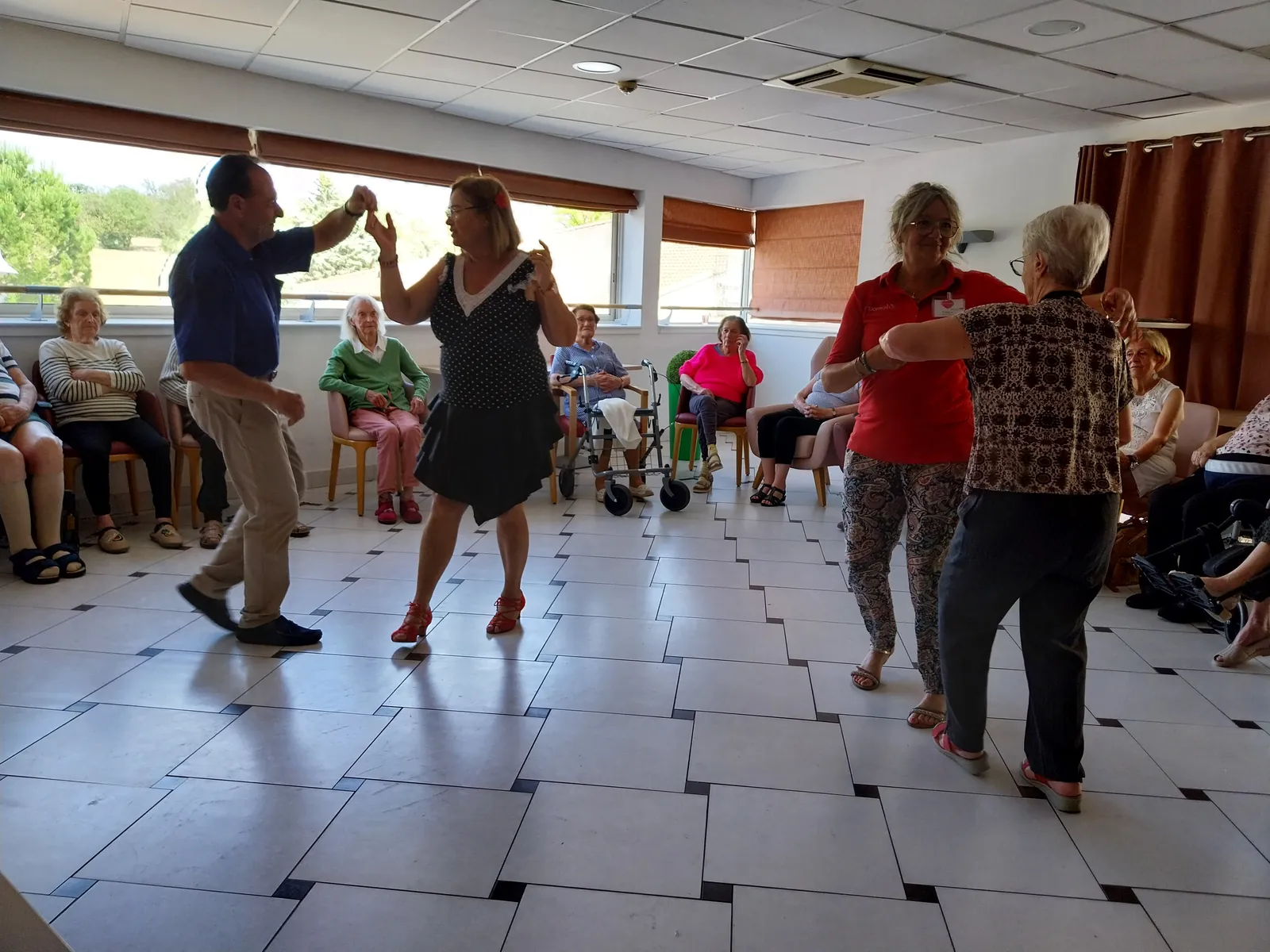 DEMONSTRATION ET COURS DE DANSE DE SALON 