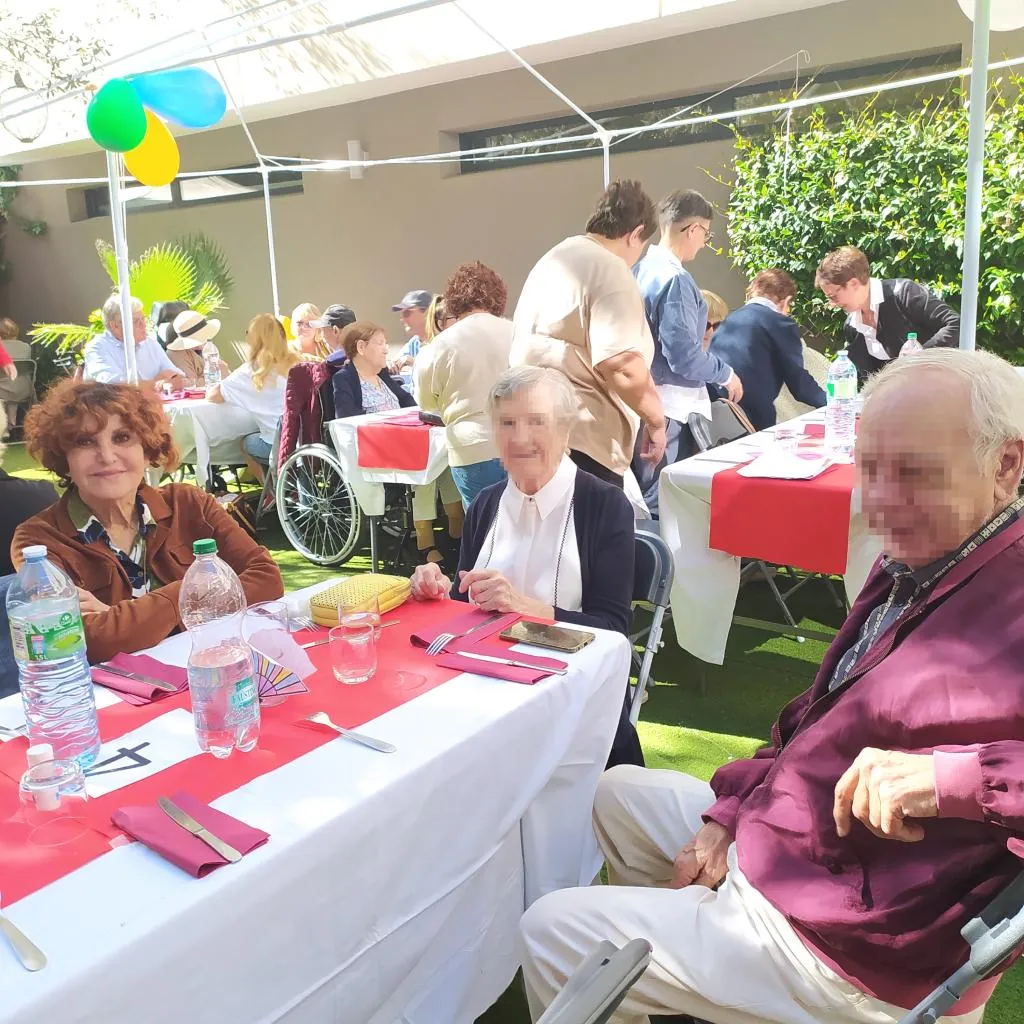 Paëlla géante pour la fête de la Résidence