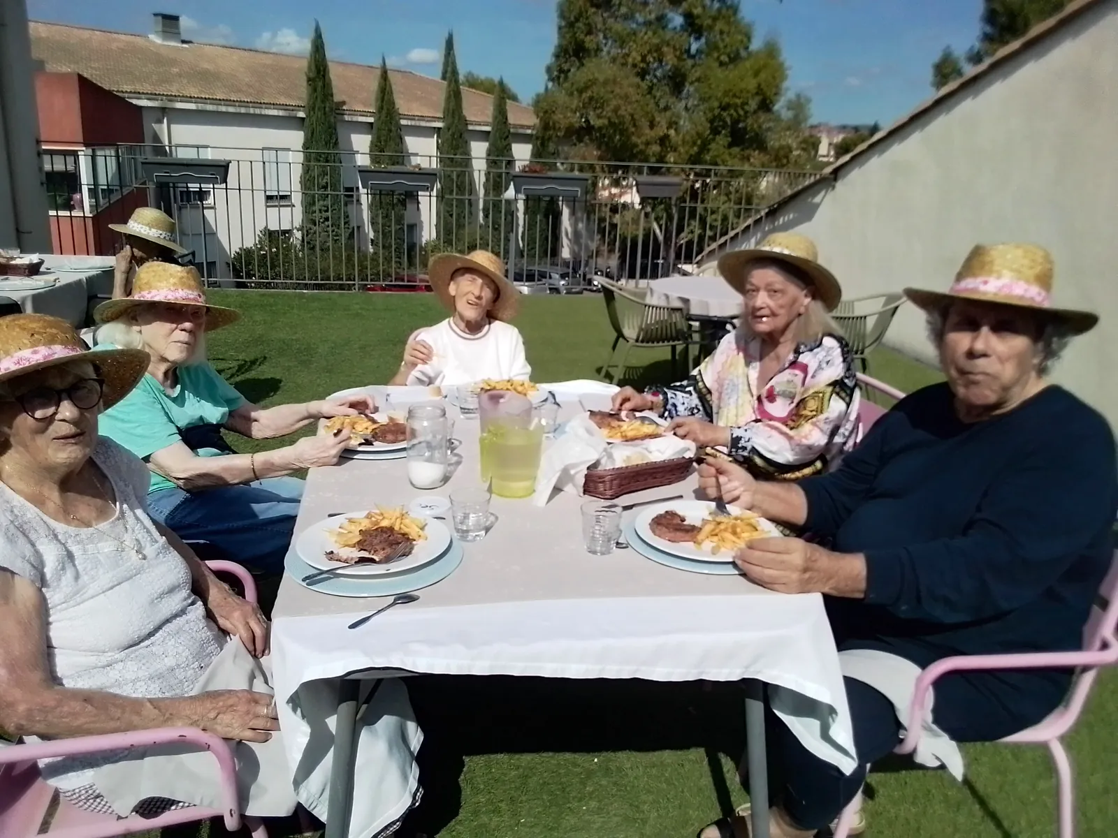 Barbecue sur la terrasse du village 