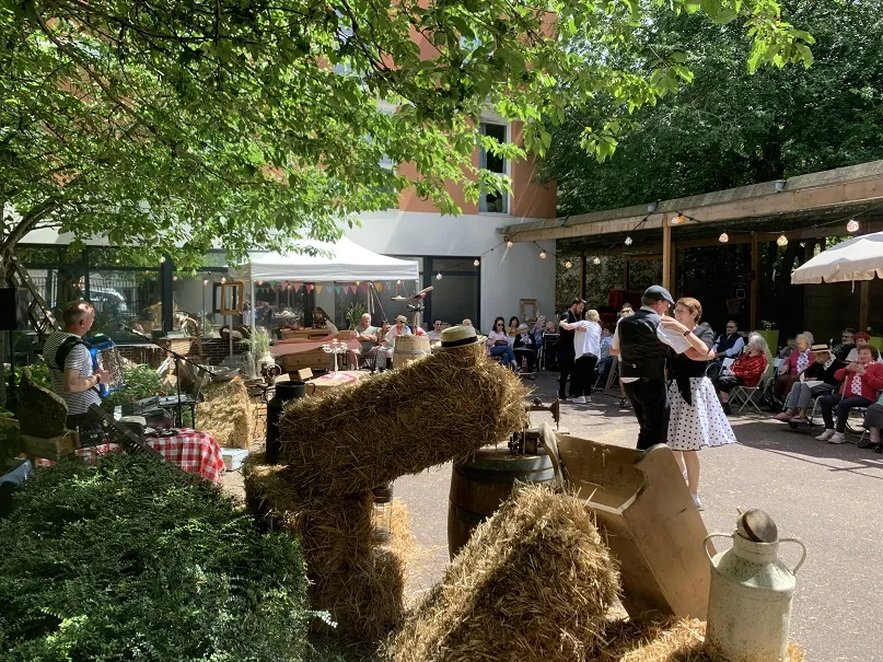 Embarquement pour notre guinguette champêtre !