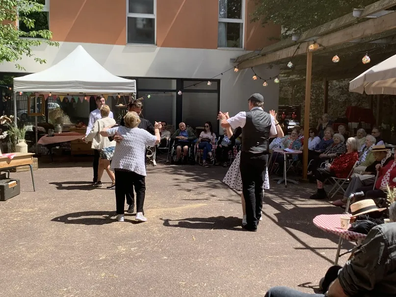 Embarquement pour notre guinguette champêtre !