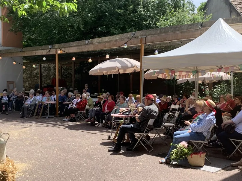 Embarquement pour notre guinguette champêtre !