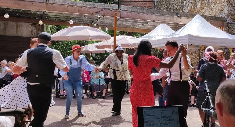 Embarquement pour notre guinguette champêtre !