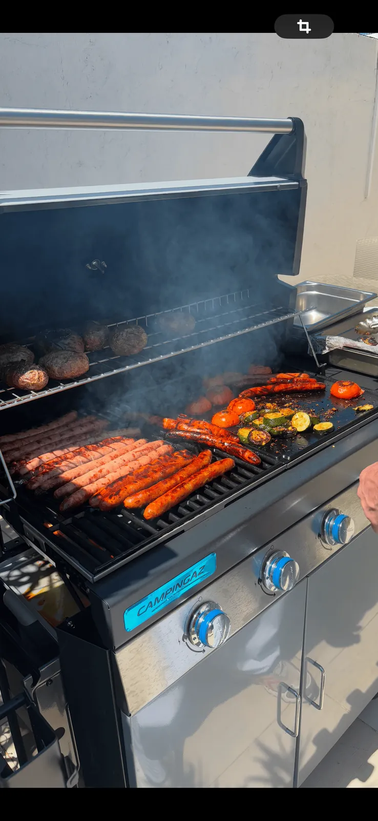 Tous les vendredis, c’est barbecue party au bord de la piscine !