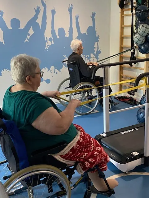 Sous le soleil exactement… Inauguration joyeuse et active à la Résidence de Mazargues Ce mardi après-midi à la Résidence médicalisée de Mazargues,.