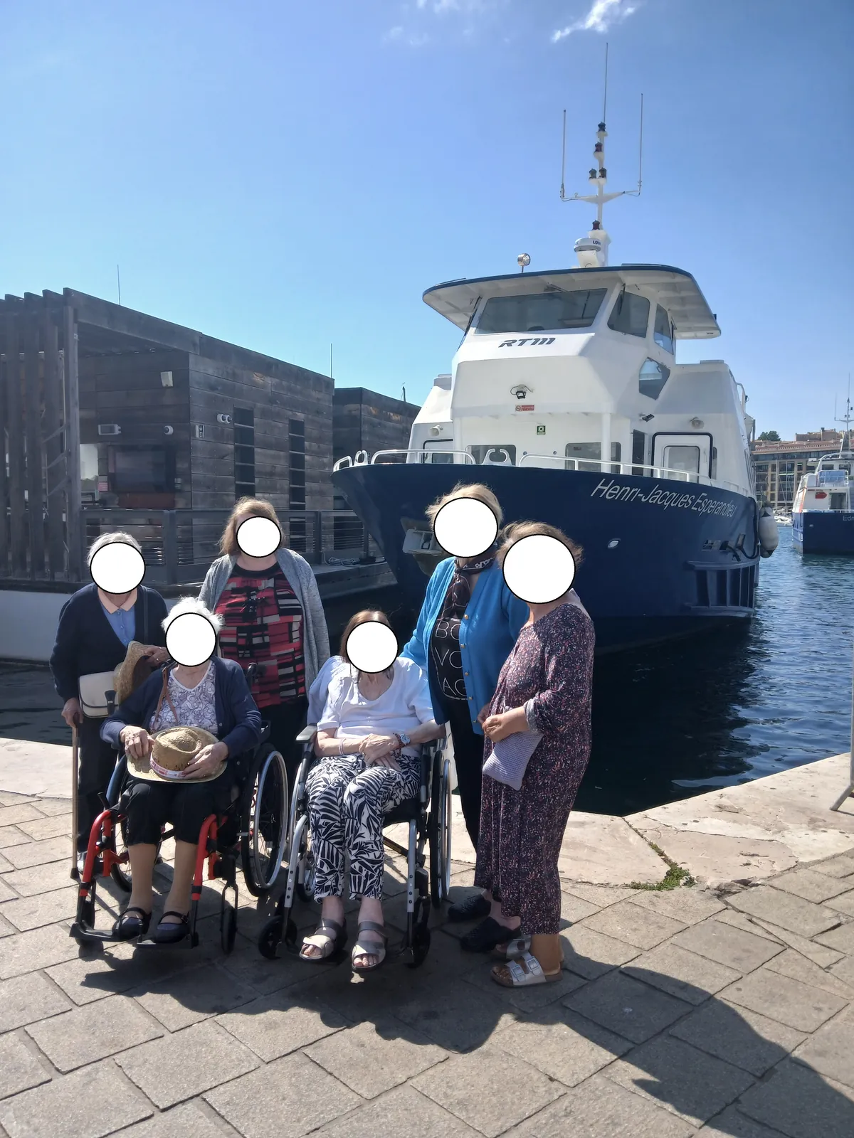 sortie au vieux port avec les résidents de l'EHPAD des blacassins 