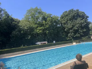 Une matinée rafraîchissante à la piscine d'Angerville
