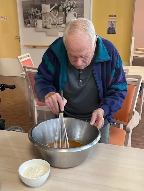 Atelier pâtisserie à l'EHPAD des Tourterelles à Esbly