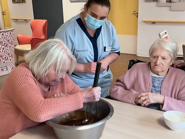 Atelier pâtisserie à l'EHPAD des Tourterelles à Esbly