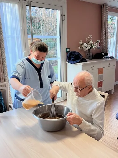 Atelier pâtisserie à l'EHPAD des Tourterelles à Esbly