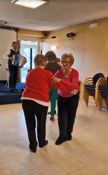 Bouger ensemble...au thé dansant !