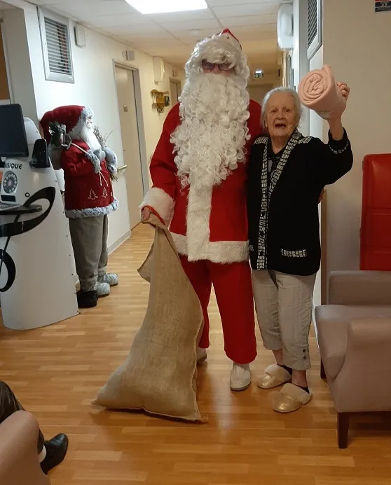 Le Père Noël en visite à la résidence les Vallières de Cagnes-sur-Mer 