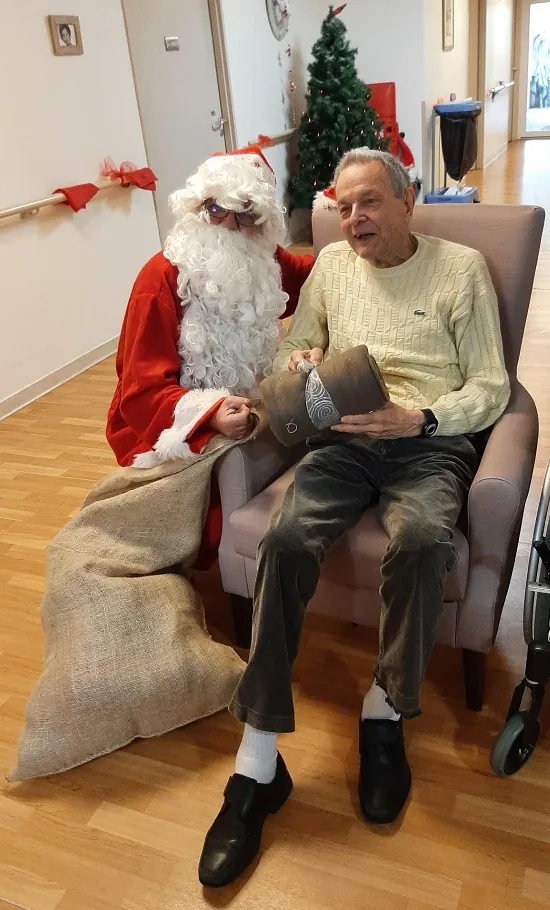 Le Père Noël en visite à la résidence les Vallières de Cagnes-sur-Mer 