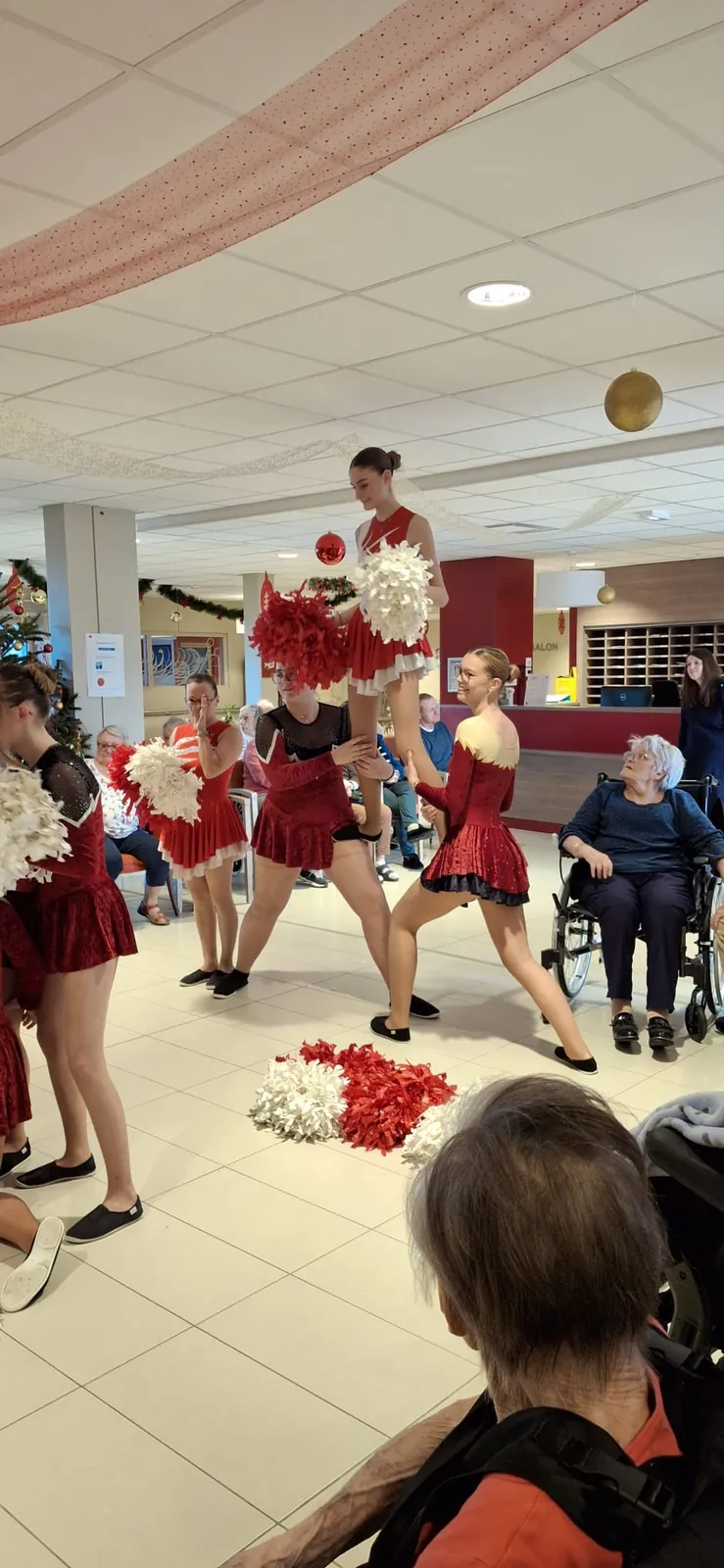 Les Majorettes de Bayeux en Visite : Un Moment Magique pour les Résidents