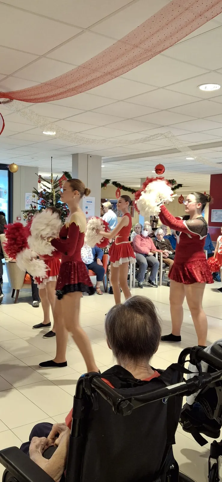 Les Majorettes de Bayeux en Visite : Un Moment Magique pour les Résidents