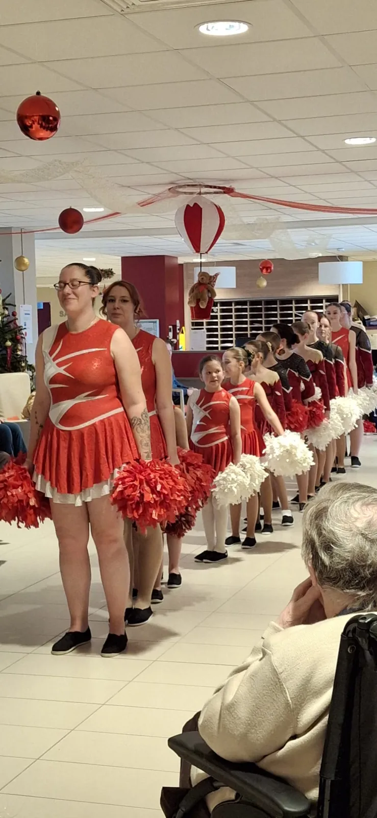 Les Majorettes de Bayeux en Visite : Un Moment Magique pour les Résidents