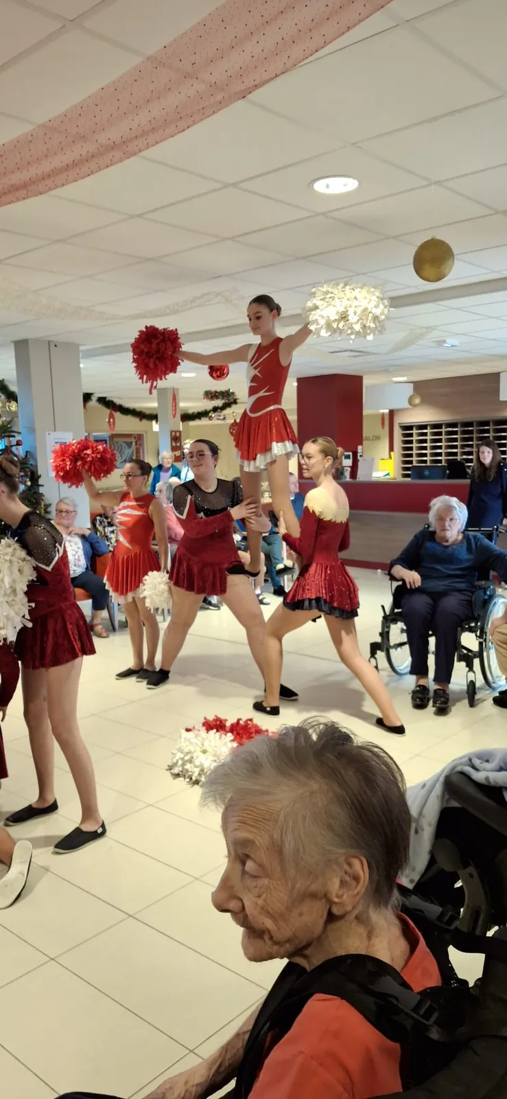 Les Majorettes de Bayeux en Visite : Un Moment Magique pour les Résidents