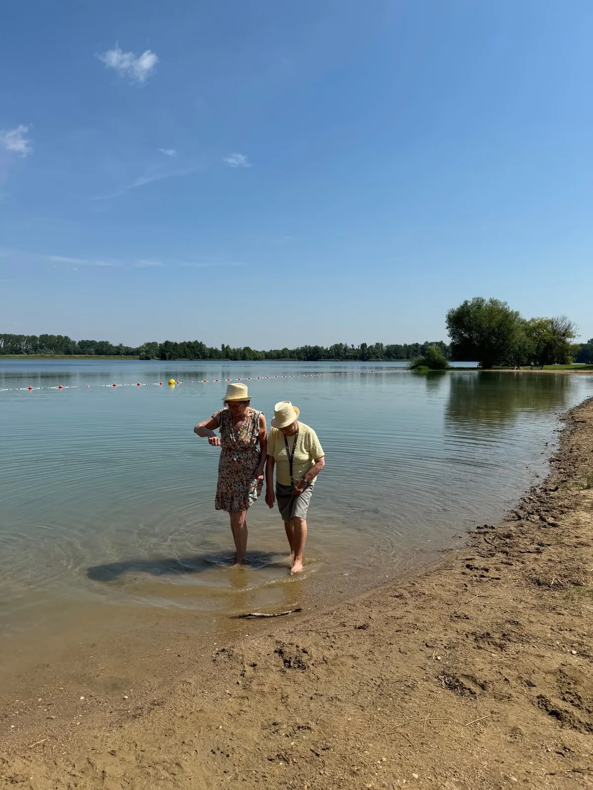 Journée au bord d'un lac avec les résidents des Terrasses de l'étoile