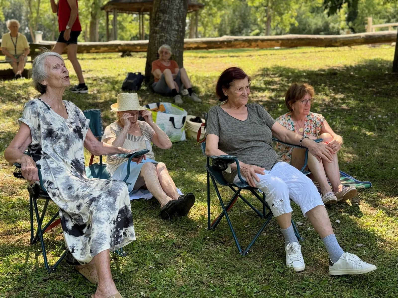 Journée au bord d'un lac avec les résidents des Terrasses de l'étoile