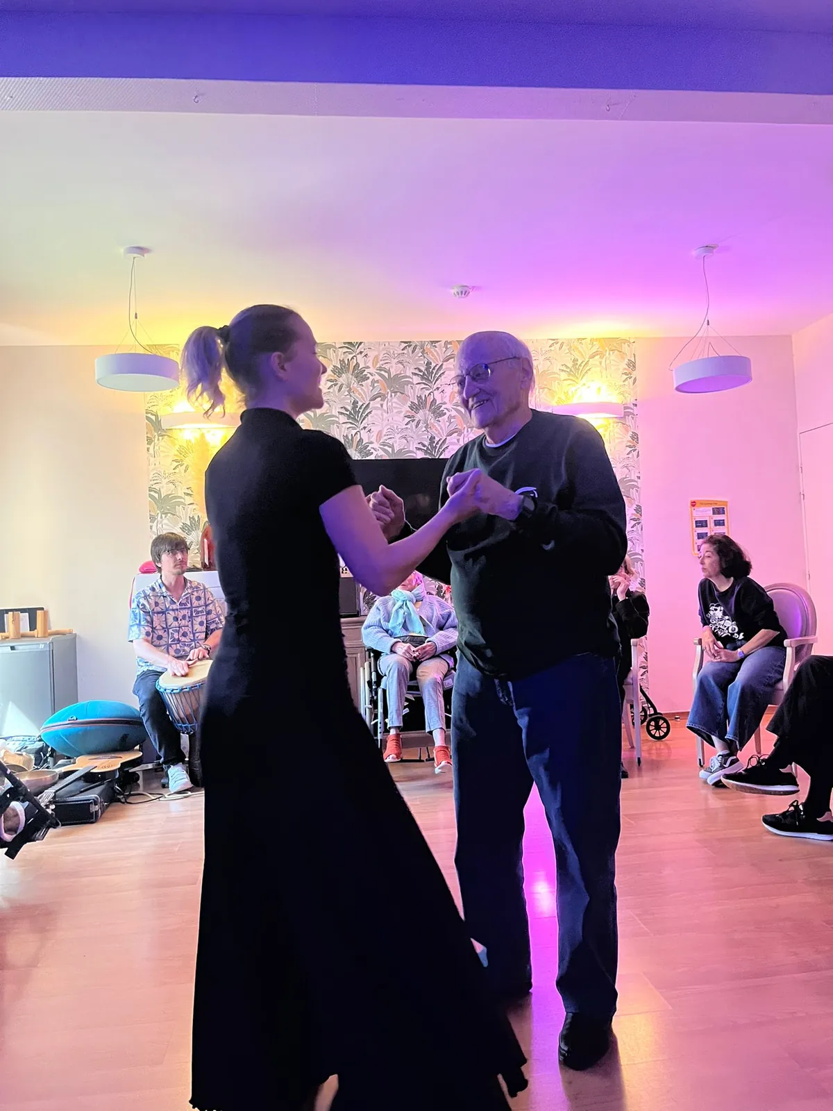 Première séance de danse thérapie : une rencontre en mouvement et en émotions