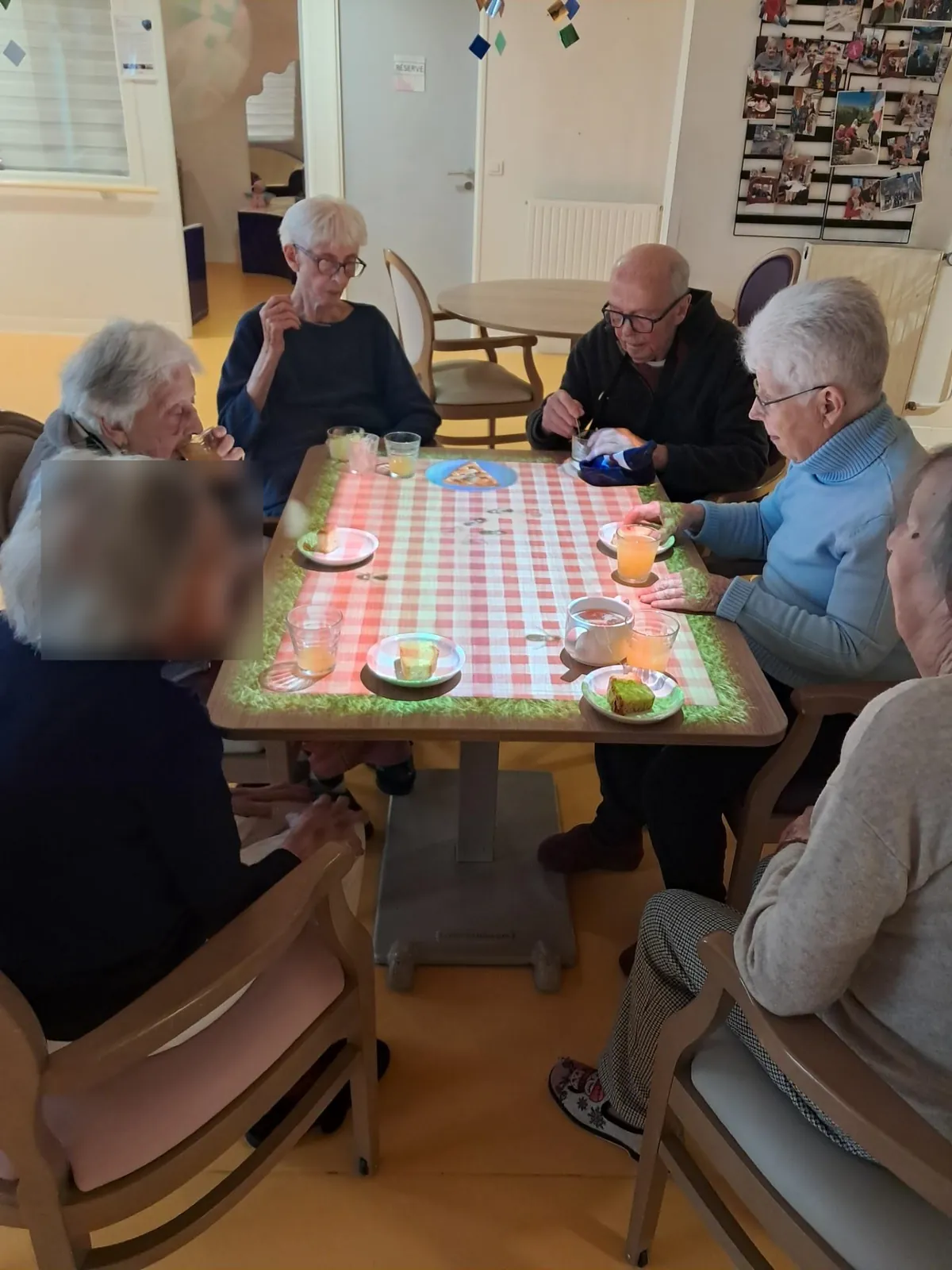  Tovertafel : Une Expérience Ludique et Thérapeutique pour les Résidents